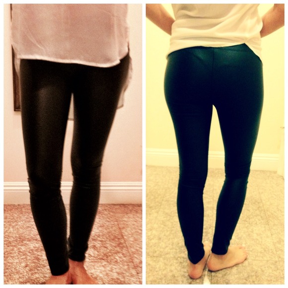 💥SOLD OUT💥Faux Leather Leggings - Picture 4 of 4