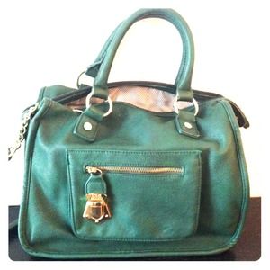 SOLD Steve Madden should/ hand bag medium