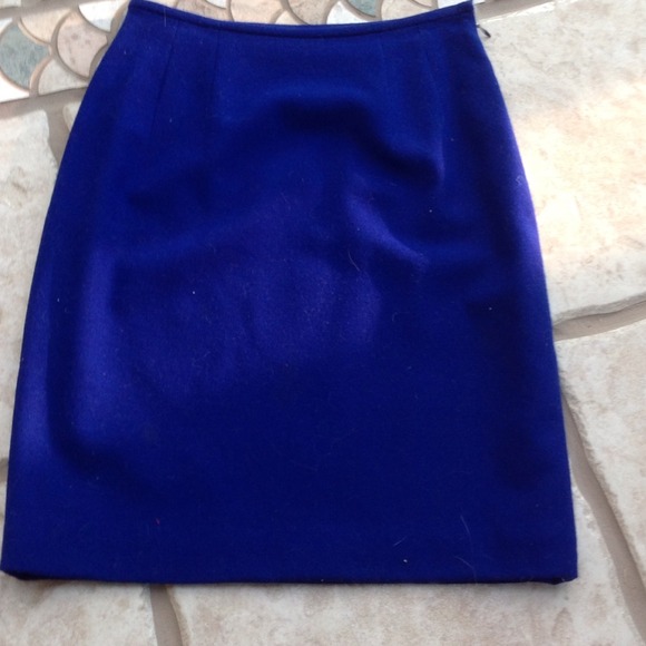 Deep blue sweater and skirt. Ellen Tracy - Picture 3 of 4