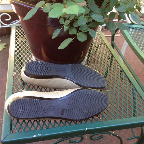 GOLD FLATS--LIKE NEW - Picture 3 of 3