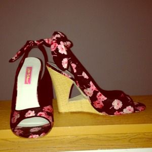 BETSY JOHNSON OPEN TOE HEELS