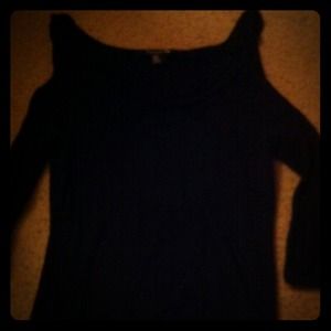 ❌❌TRADED :) Cut out shoulder fitted top💕