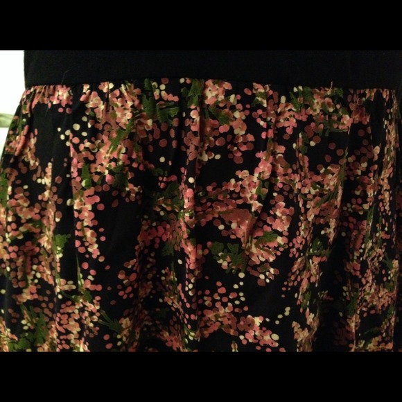 Black and Floral Dress - Picture 4 of 4