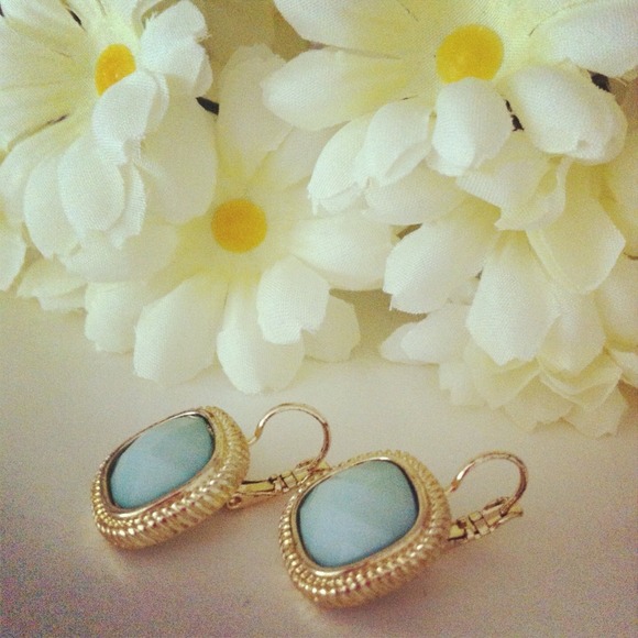 Sold Adorable Mint Earrings - Picture 2 of 2