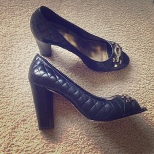 Anne Klein black leather pumps