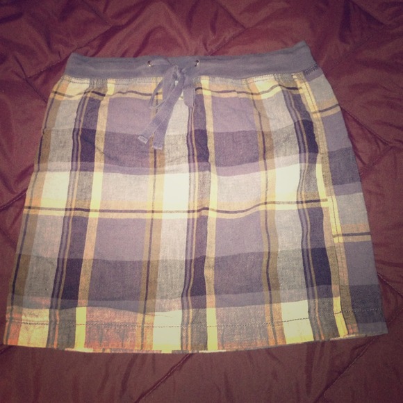 ✨Bundled✨ Blue plaid skirt