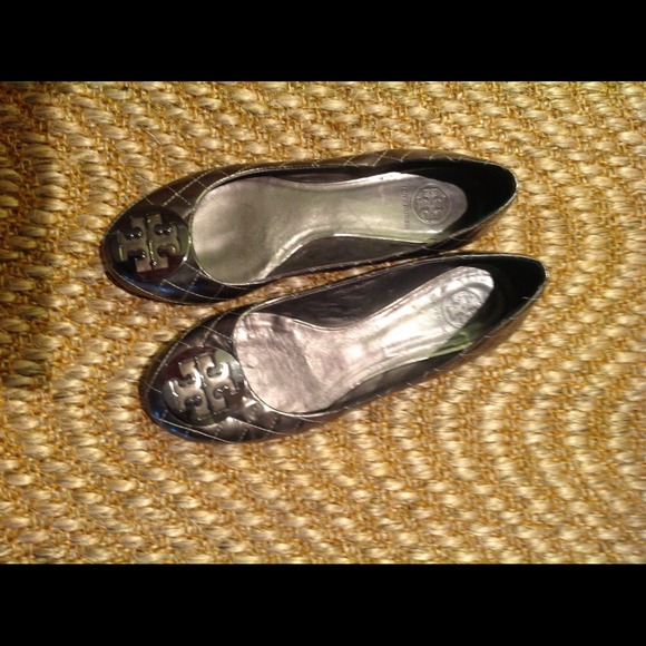 AUTHENTIC Tory Burch silver quilted patent flats
