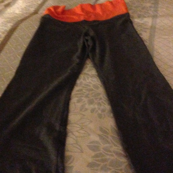 ***BUNDLED***Victoria's Secret cropped yoga pants