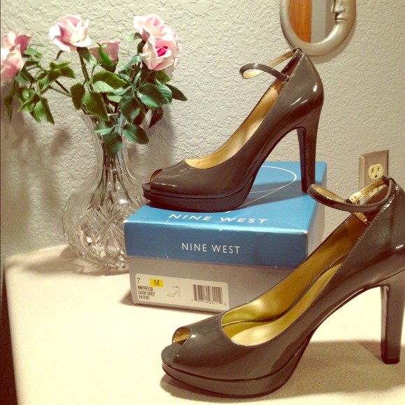 Nine West Hot Grey Patent Pumps