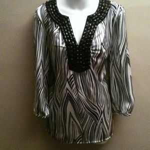 Black and white sioni shirt