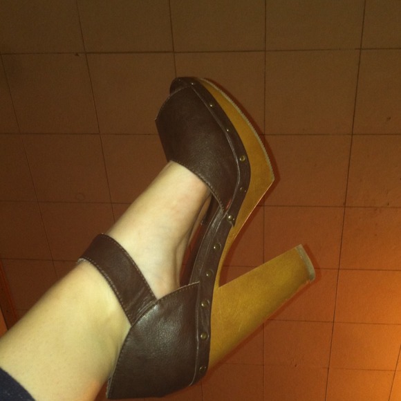 Peep toe pumps - Picture 2 of 4