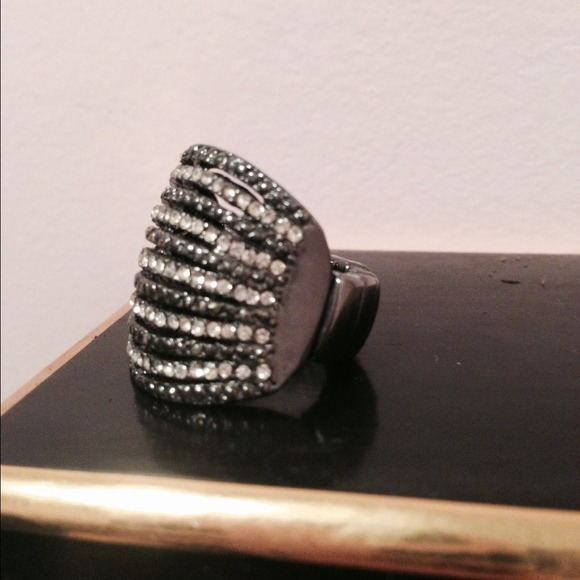 Beautiful white and grey ring - Picture 2 of 2