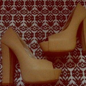 BUNDLE steve madden, nude & red heels