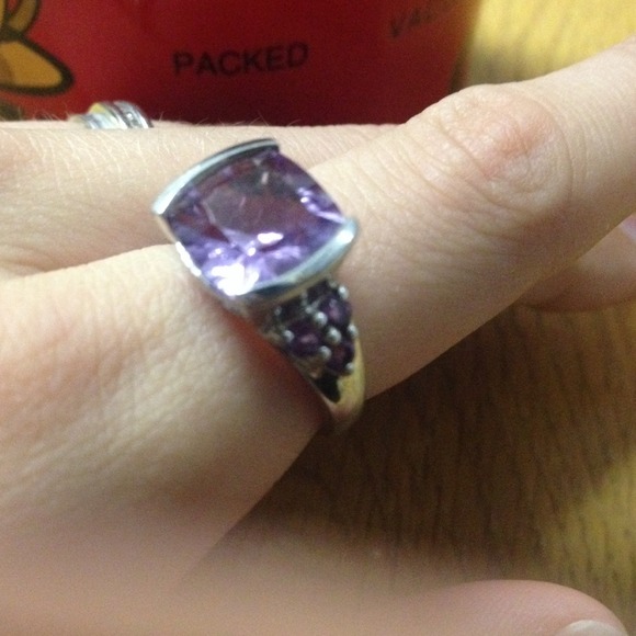 Purple quartz ring on sterling ring - Picture 3 of 5