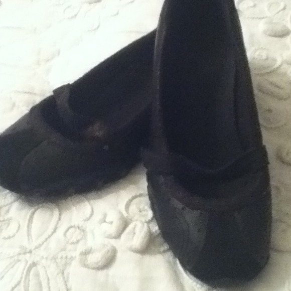 Sketchers Almost New Size 9