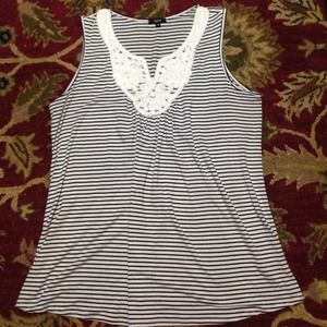 ️BUNDLED!✂️Scrollwork trimmed tank top