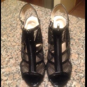 ISOLA Black Stiletto Heels Size 6 1/2 Great cond!