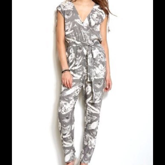 A/X Armani Exchange Pants - 💝Armani Exchange printed jumpsuit💝