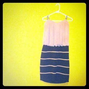 Form fitting dress black/ cream dress❌❌❌markdown