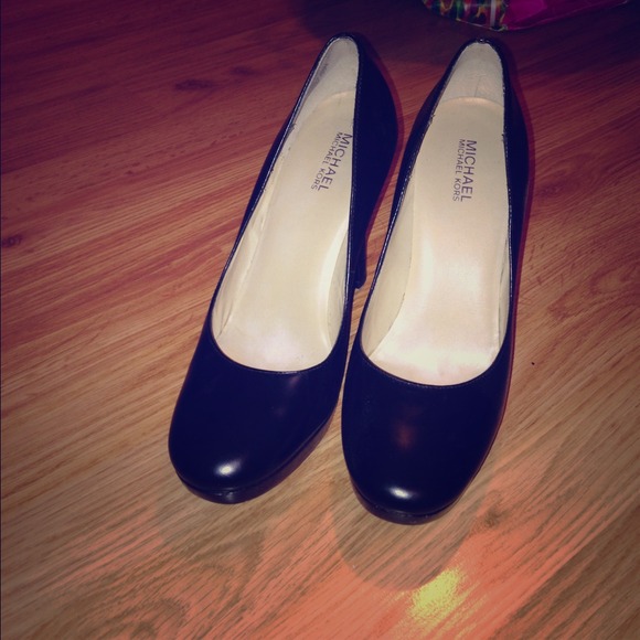 Michael Kors size 9
