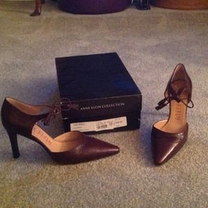 Anne Klein collection calf leather pumps