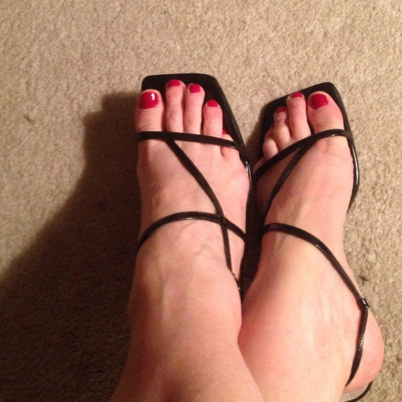 Sleek and simple patent leather strapy sandals