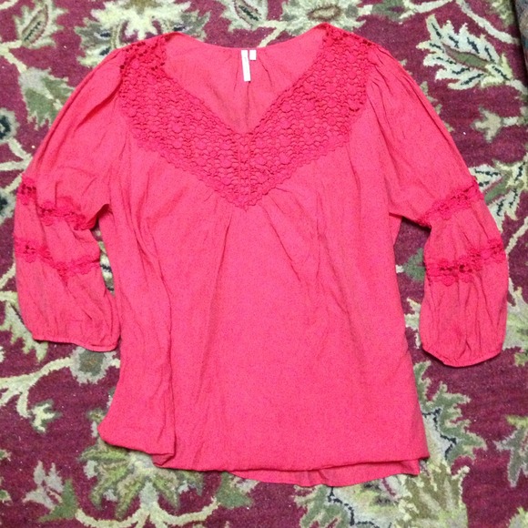 🚫BUNDLED!🚫 Gorgeous lace trimmed peasant top