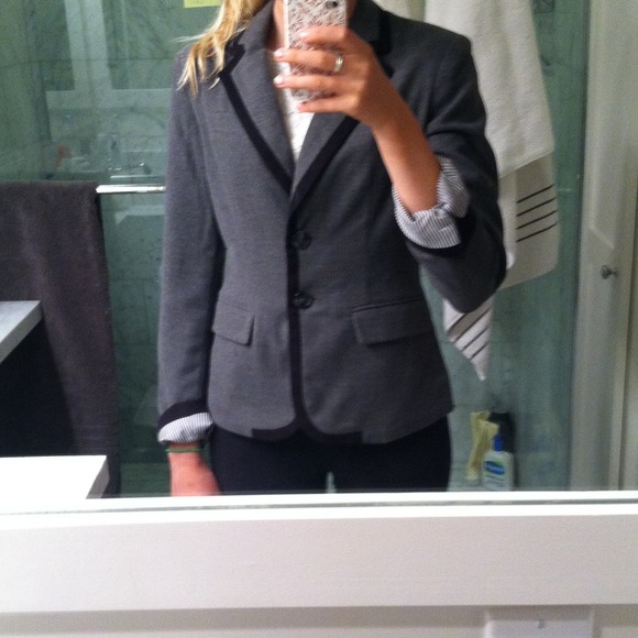grey and black blazer