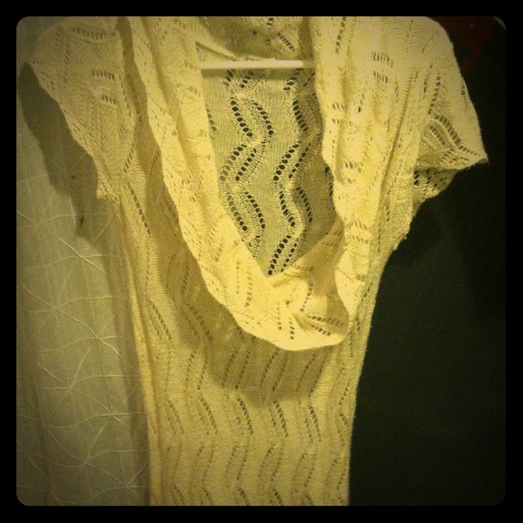 Very cute knitted top. Worn 3 times.