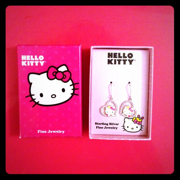 Beautiful Hello Kitty Sterling Silver Earrings😻