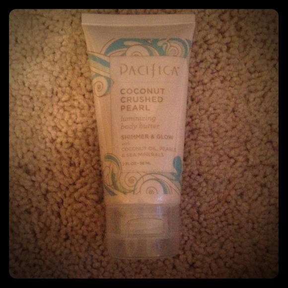 🚫SOLD🚫🔅FREE with purchase🔅 Luminizing Lotion