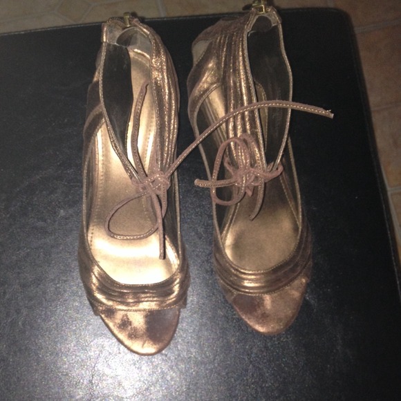 Sandals in mint condition** price reduced