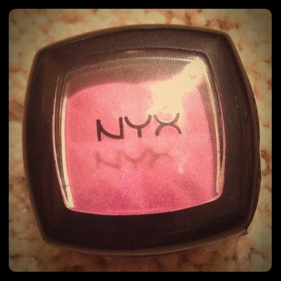 🚫SOLD🚫🔅FREE with purchase🔅NYX Purple Eyeshadow