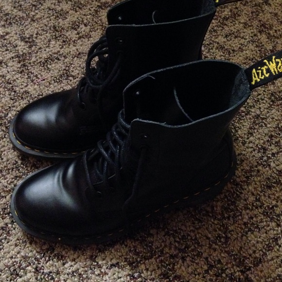 Dr. Martens Boots - Dr Martens black boots