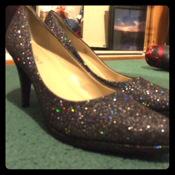 NEVER WORN Ellen Tracy Black Glitter Pumps