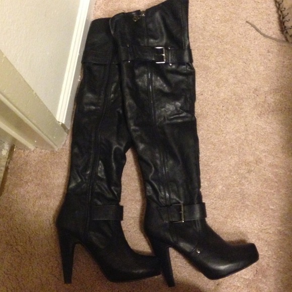 Guess boots