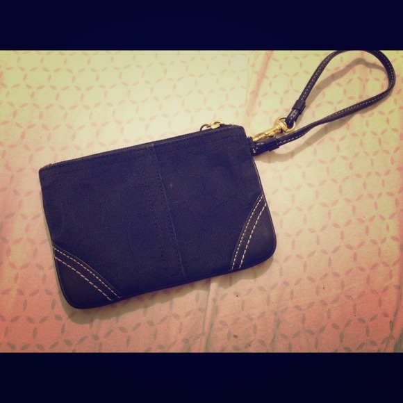 🎉REDUCED🎉 Authentic coach wristlet