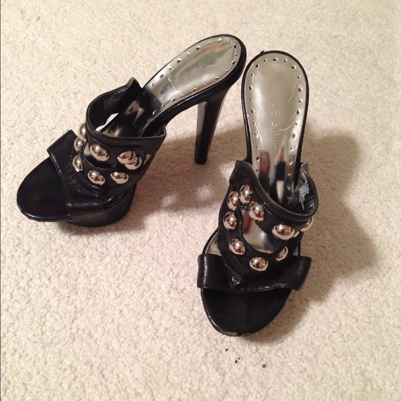 ❤❤SOLD in BUNDLE for Tinkvr  (BCBGirls  sandals)