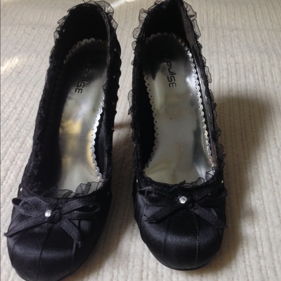 Black lace pumps