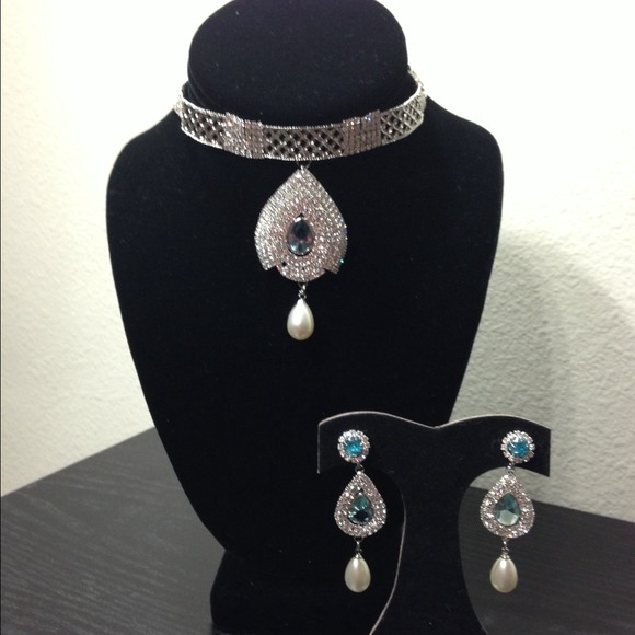 Elegant silver necklace set