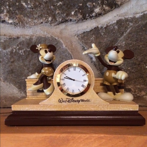 📛 SOLD 📛 Authentic Disney Mantel Clock