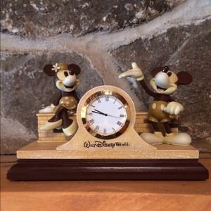 📛 SOLD 📛 Authentic Disney Mantel Clock