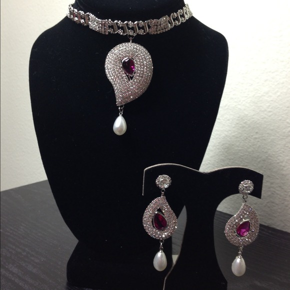 Silver necklace set
