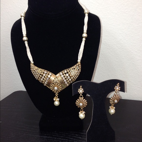 Traditional indian necklace set