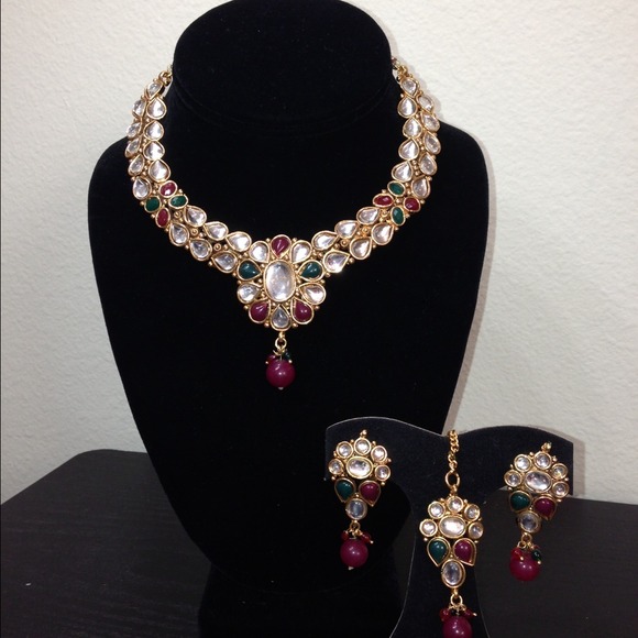 Traditional indian necklace set