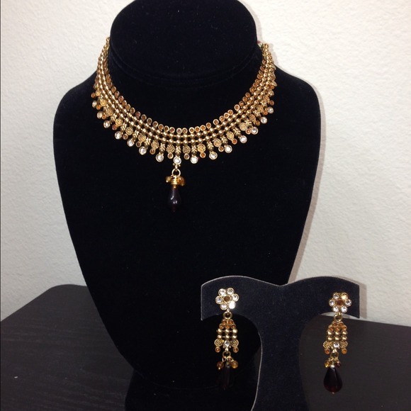Traditional indian necklace set