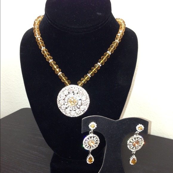 Silver necklace set