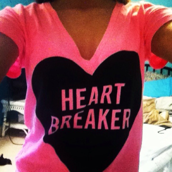 Bright pink vs shirt
