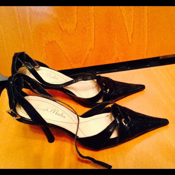 Navid O Nadia pointy toe kitten heels size 7