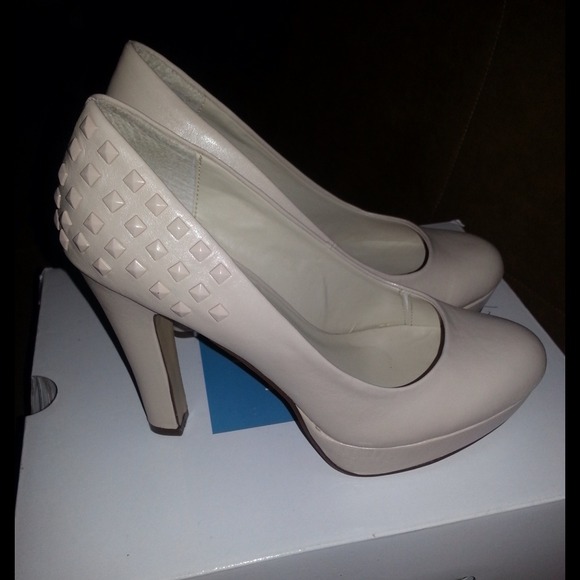 BRAND NEW PUMPS